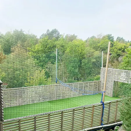 Secluded With A View And Ball Court 別荘