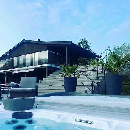 Secluded With A View And Ball Court Nyaraló *