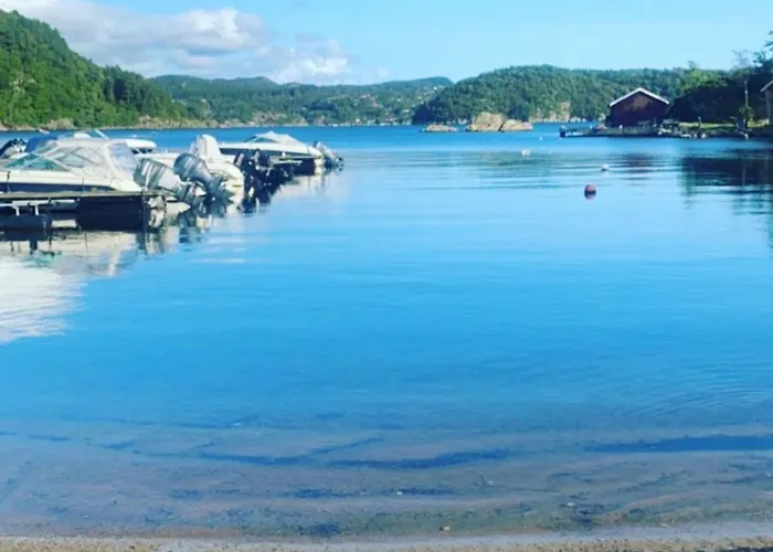 Semesterbostad Secluded With A View And Ball Court