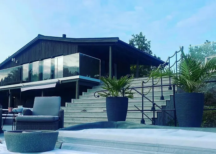 Secluded With A View And Ball Court Semesterbostad *